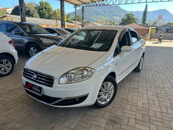 FIAT LINEA 1.8 ESSENCE 16V FLEX 4P MANUAL FIAT LINEA 1.8 ESSENCE 16V FLEX 4P MANUAL